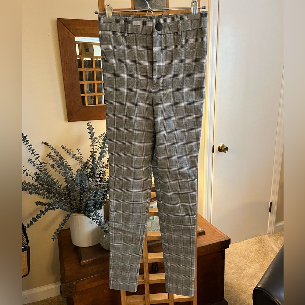Forever 21 plaid super skinny pants in black/white, sz M (runs small)
